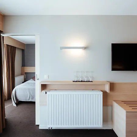 Hotel Cosmopolite Nieuwpoort-bad 4*